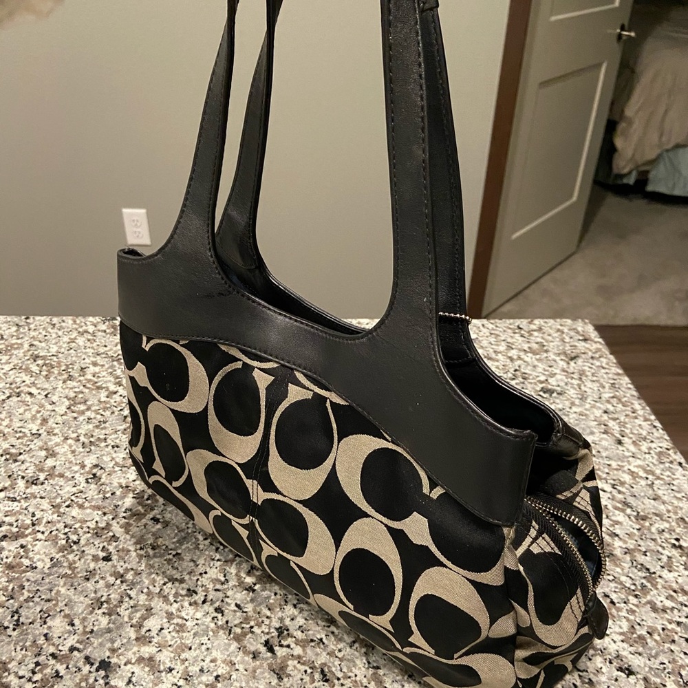 Authentic Coach Purse - Signature Collection🖤💙 - Picture 3 of 5